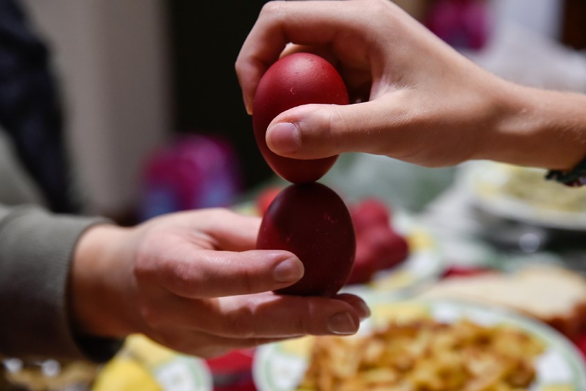 Μεγάλη Εβδομάδα: Τι θα ισχύει για ωράριο κυκλοφορίας και εκκλησίες – Οι συστάσεις για το πασχαλινό τραπέζι