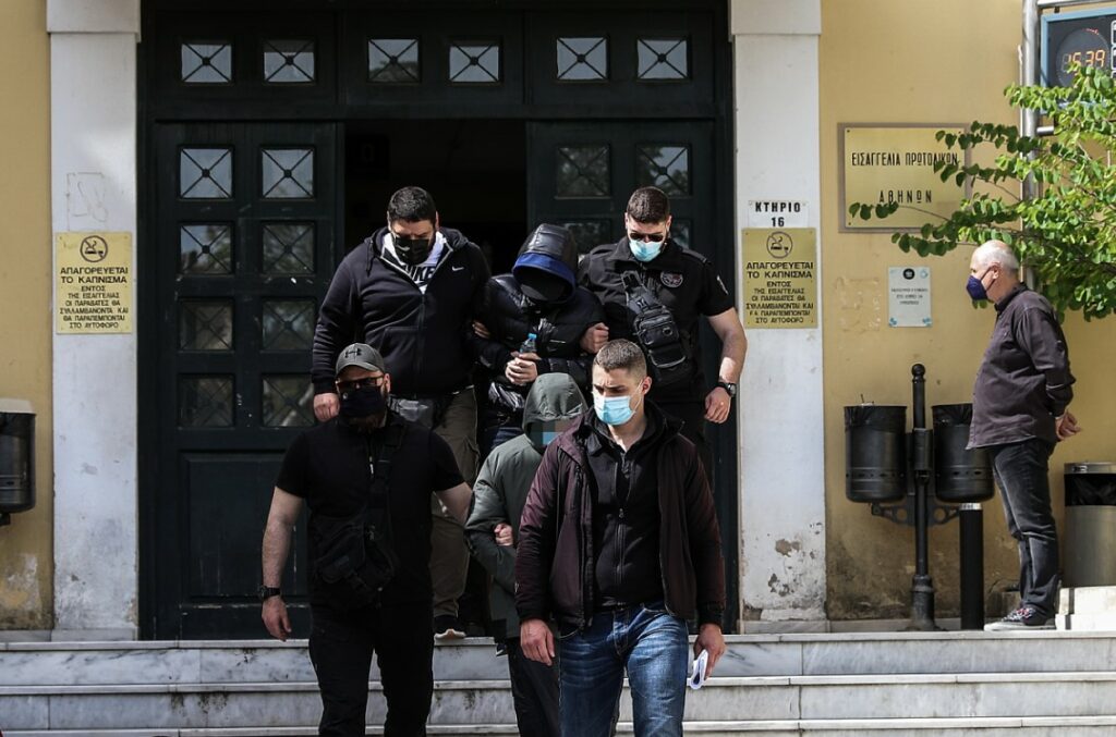 Στον ανακριτή για δύο κακουργήματα και επτά πλημμελήματα ο Φουρθιώτης – Το Μεγάλο Σάββατο η απολογία