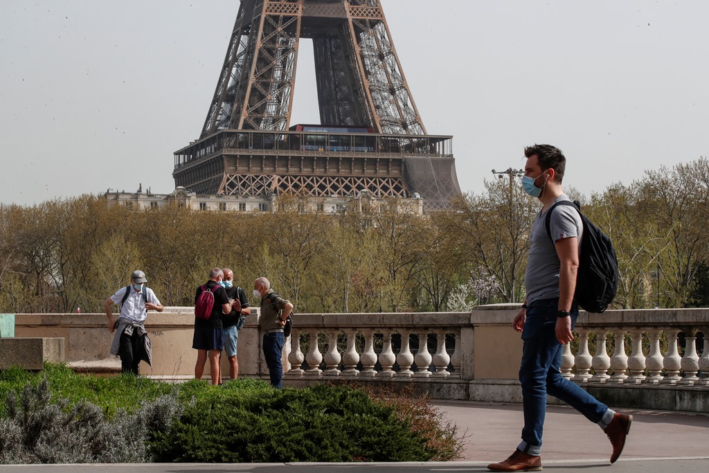 Σε χαμηλό επίπεδο ο μέσος όρος κρουσμάτων κορονοϊού στη Γαλλία
