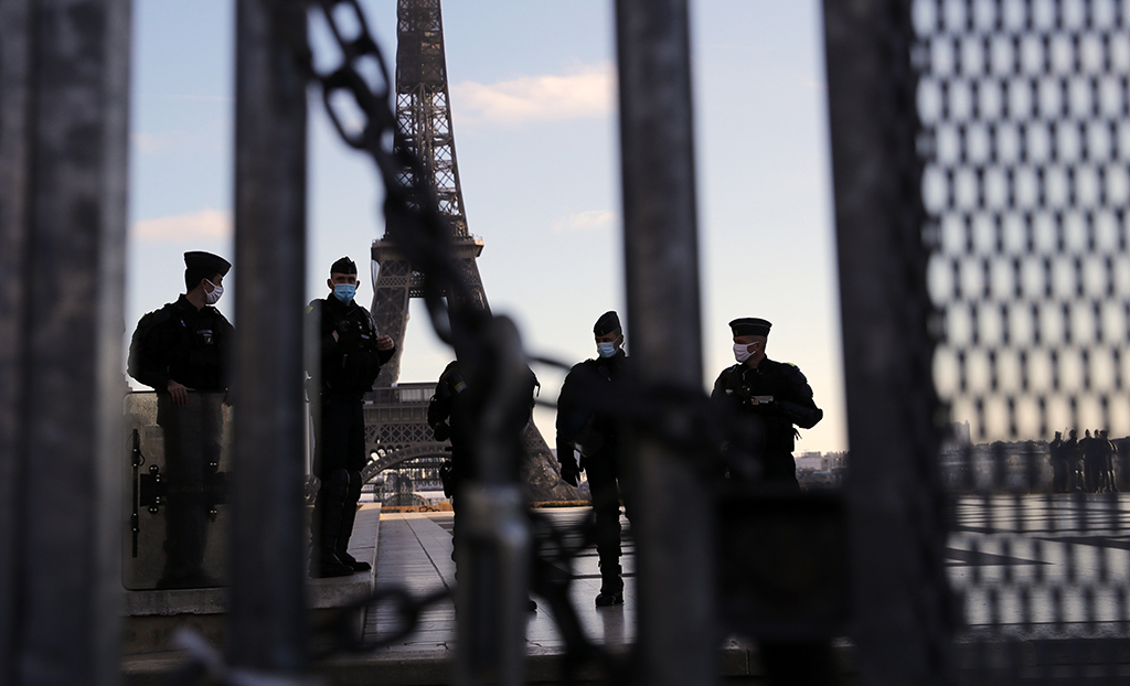 Αστυνομοκρατία και στη Γαλλία – Το κοινοβούλιο εγκρίνει αμφιλεγόμενο νομοσχέδιο