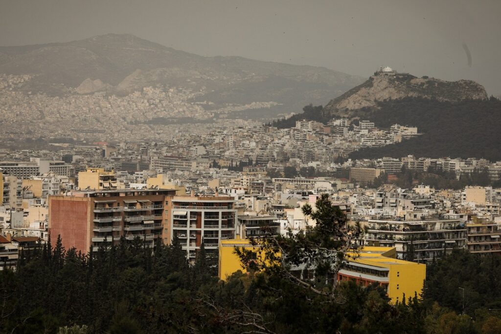 Καιρός: Κυριακή με λασποβροχή και αφρικανική σκόνη