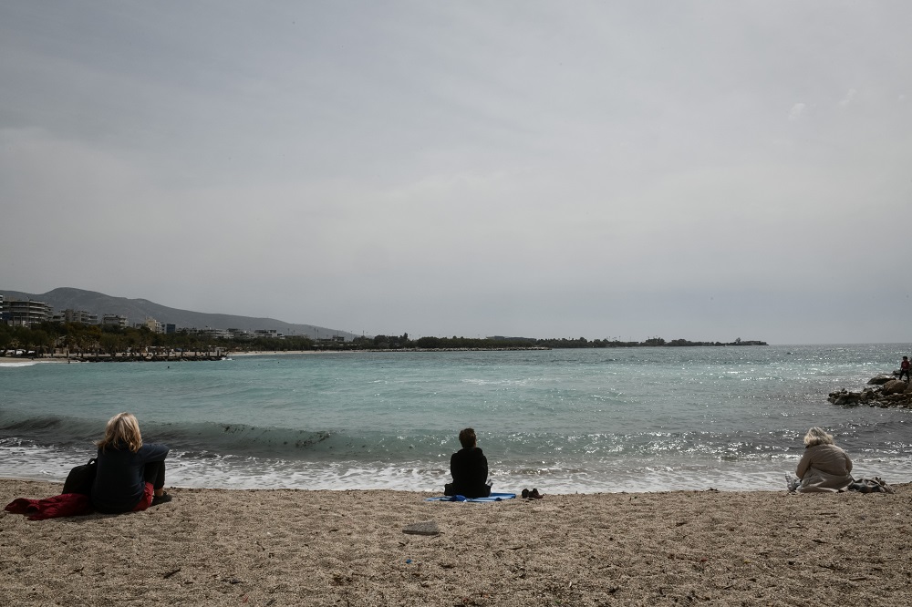 Αίθριος καιρός με βροχές στα ηπειρωτικά και μικρή πτώση θερμοκρασίας