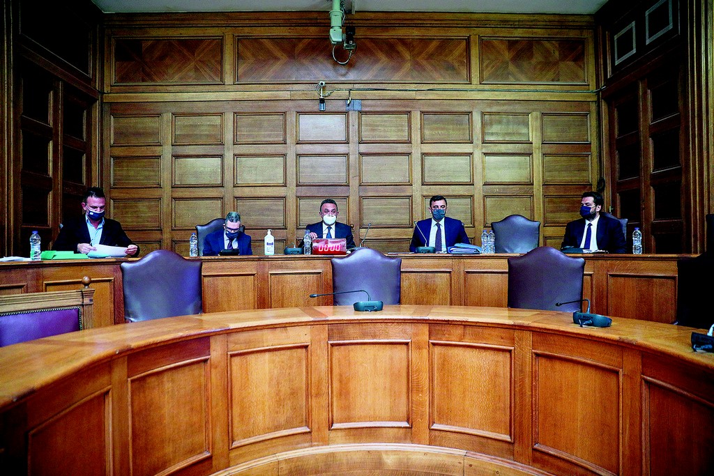 Χάος προκαλεί ο «κόκκινος εργολάβος», όχι στον ΣΥΡΙΖΑ αλλά στη ΝΔ