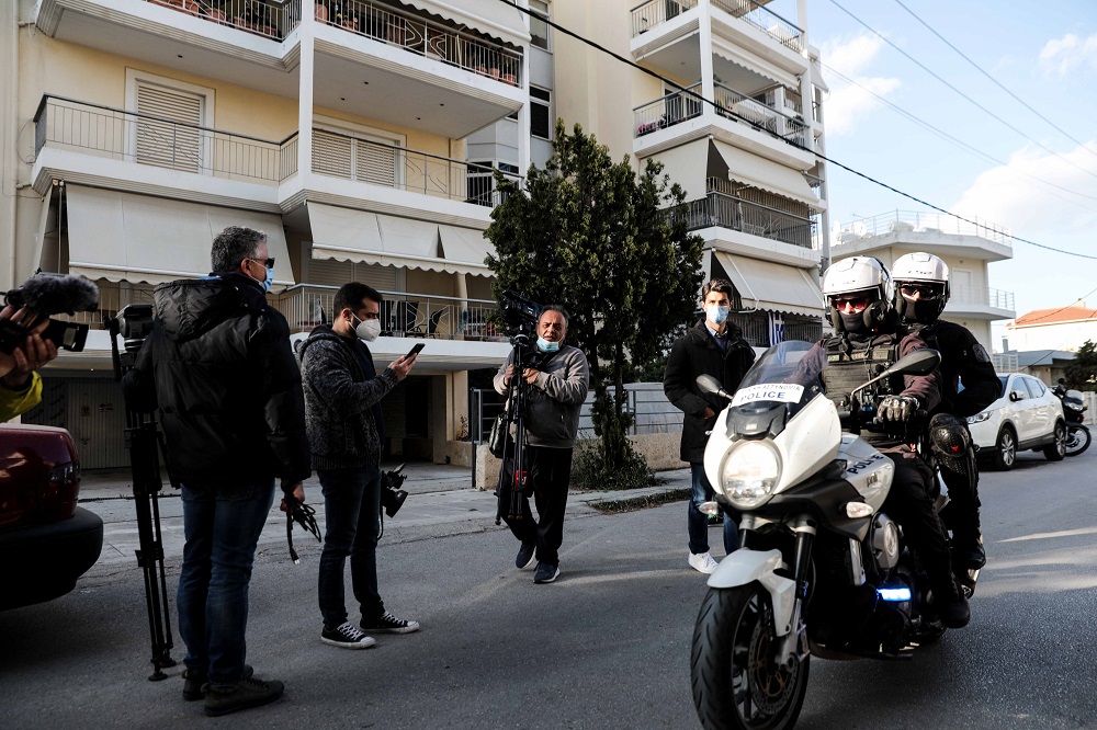 Δολοφονία Καραϊβάζ: Τις έρευνες παρακολουθεί και η Αντιτρομοκρατική – «Καθαρό» το 9άρι όπλο του φόνου