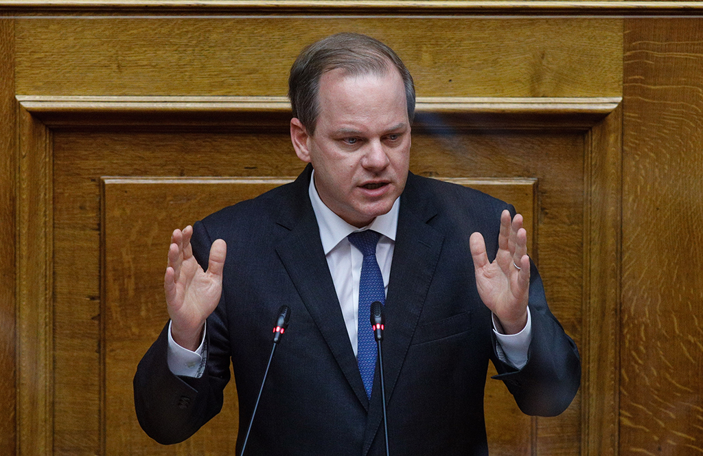 Βουλή: Αναφορά του ΣΥΡΙΖΑ προς τον υπουργό Μεταφορών για οδηγό ΚΤΕΛ που απολύθηκε «γιατί δεν είχε μέσον»