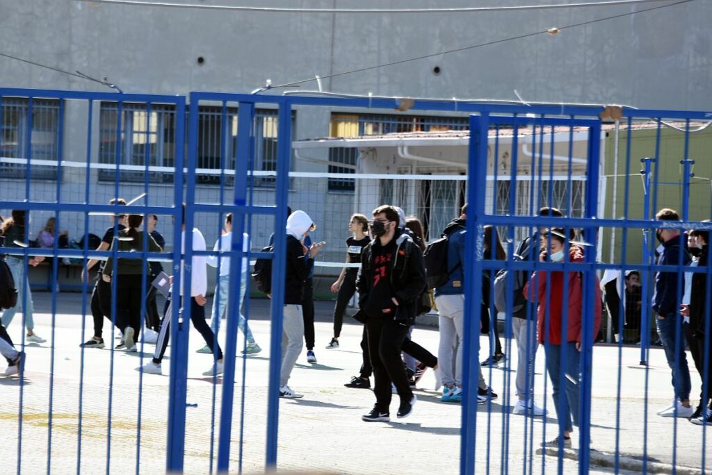Πελώνη: Άνοιγμα σχολείων 12 Απριλίου με self test – Το απόγευμα οι ανακοινώσεις για την εστίαση