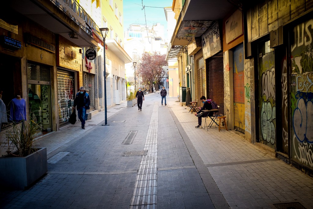 Ελληνική οικονομία: Στήριξη με το σταγονόμετρο