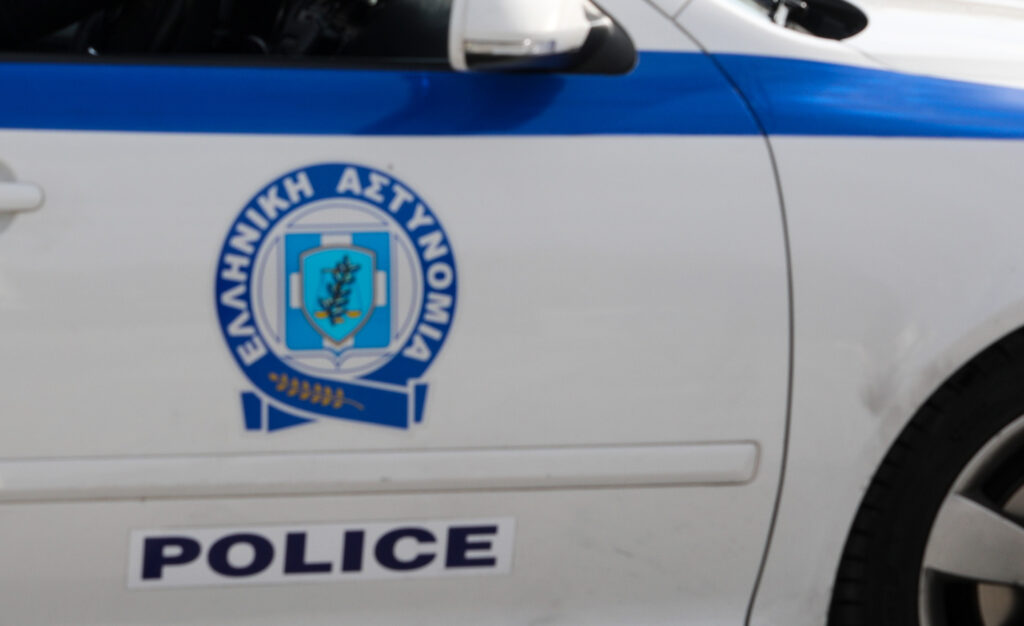 Συνελήφθη αστυνομικός για «φάμπρικα» έκδοσης πλαστών αδειών αγοραπωλησίας όπλων
