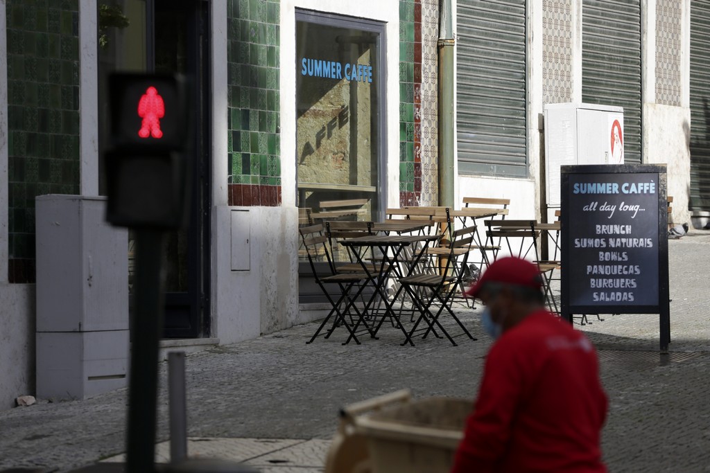 Πορτογαλία: Ανοίγουν μουσεία, γυμνάσια και οι ταράτσες των καφέ