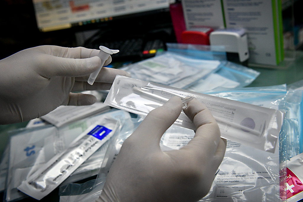 Λουράντος στο Documentonews: Τα φαρμακεία της Αττικής θα διαθέτουν self test παρά τις σοβαρές μας διαφωνίες