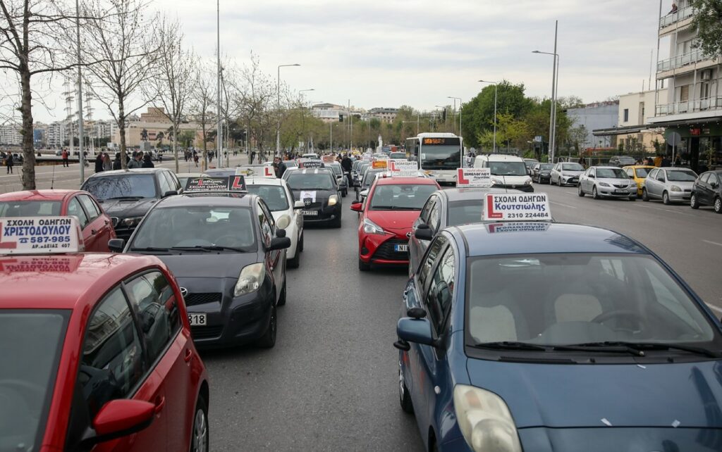 Σχολές οδηγών: Διευκρινίσεις για το άνοιγμά τους από Δευτέρα – Τι προβλέπει η ΚΥΑ