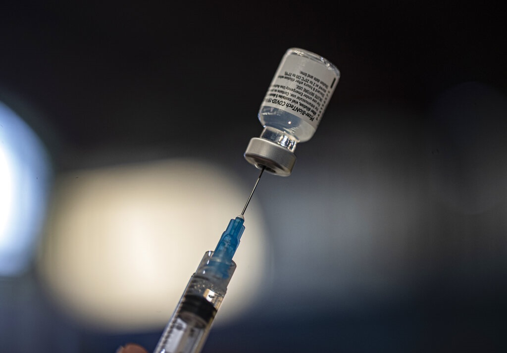 Διευθύνων Σύμβουλος Pfizer: Ίσως χρειαστεί και τρίτη δόση του εμβολίου εντός 12 μηνών