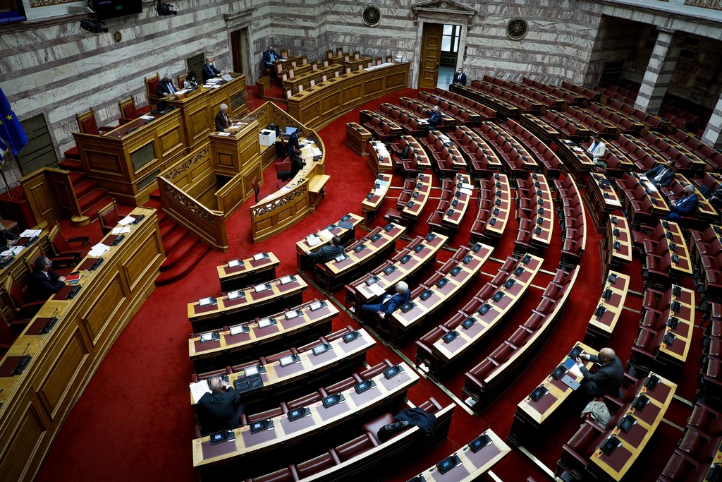 Φιμωμένη Βουλή σημαίνει φιμωμένη δημοκρατία