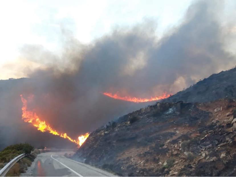 Μεγάλη πυρκαγιά στην Άνδρο – εκκενώθηκαν χωριά