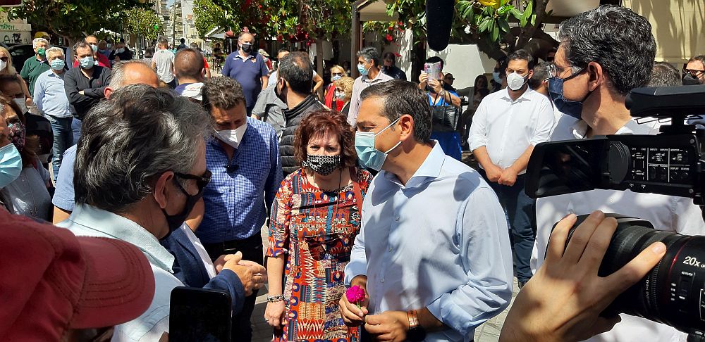 Θερμή υποδοχή του Αλέξη Τσίπρα από πολίτες στην Ηλεία (Photos – Video)
