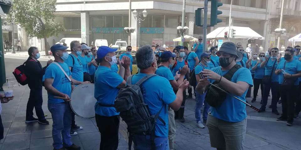 Στο υπουργείο Εργασίας οι υπό απόλυση εργαζόμενοι της ELFE του Λαυρεντιάδη (Photos – Video)
