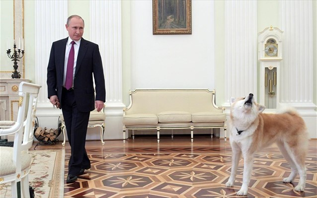Ο σκύλος του Πούτιν κλέβει την παράσταση!
