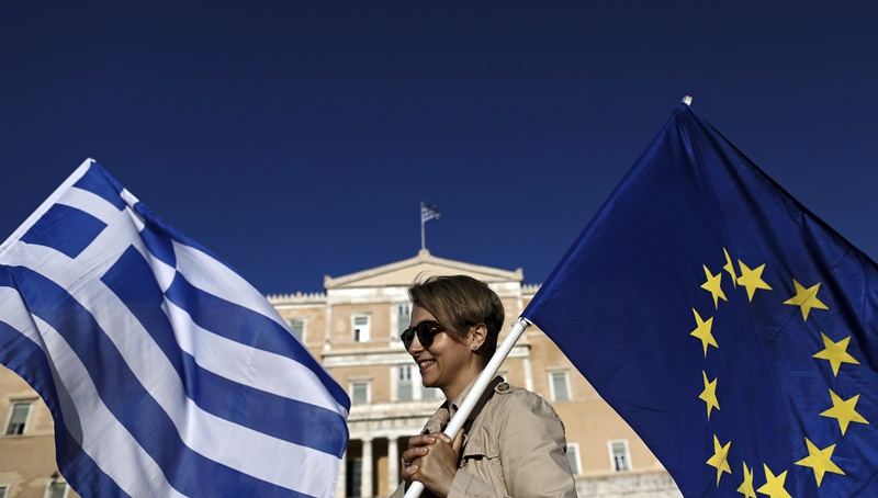 Έξι στους δέκα Έλληνες θέλουν παραμονή στην Ευρωζώνη – Έρευνα