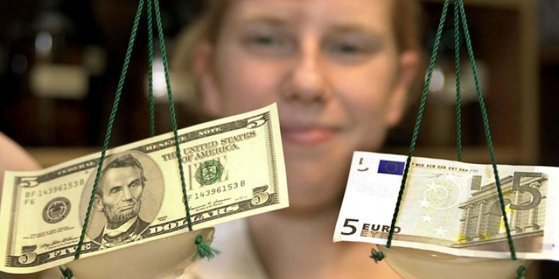 Άνοδο καταγράφει το δολάριο, σταθεροποιητικά κινούνται οι ευρωπαϊκές μετοχές