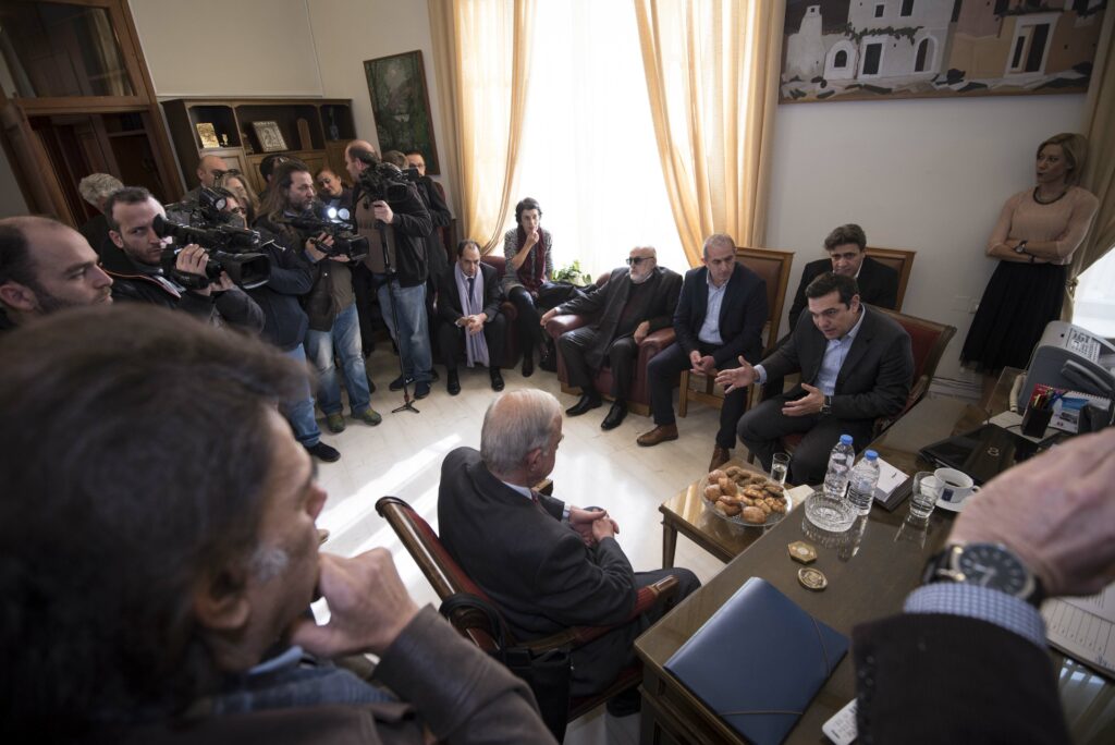 Ένταση μεταξύ του πρωθυπουργού και δημοσιογράφων στην Κρήτη (video)