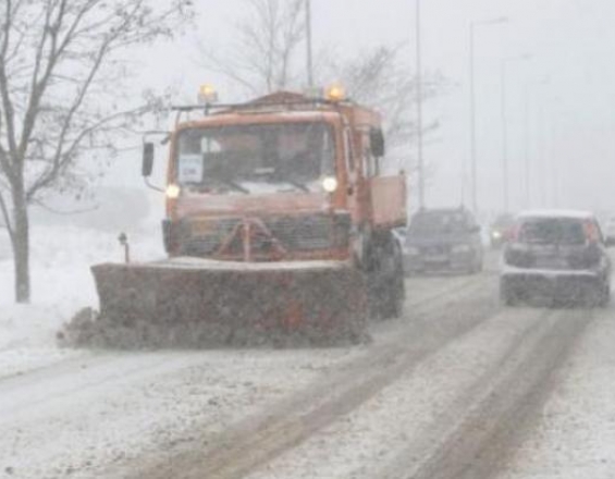 Κρήτη: Εγκλωβισμένοι οδηγοί λόγω του χιονιά