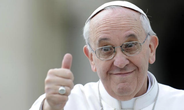 Ο Πάπας τηλεφωνεί σε τηλεοπτική εκπομπή για τις χριστουγεννιάτικες ευχές του