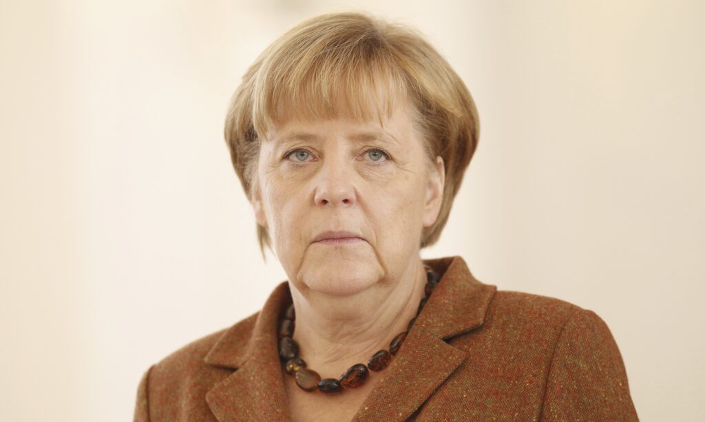 Μέρκελ: «Πολύ περήφανη» για την «ήρεμη» αντίδραση των Γερμανών