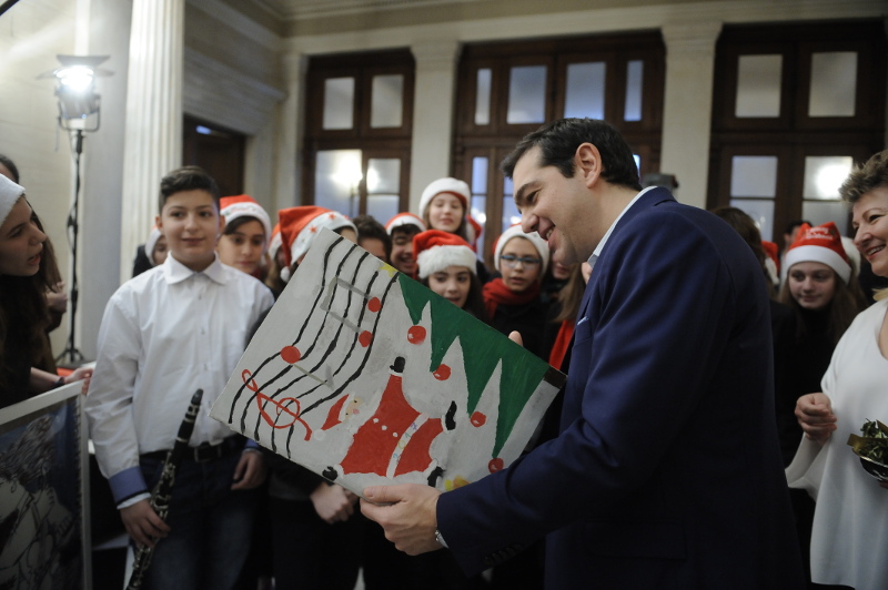 Κάλαντα από τους μαθητές του Μουσικού Σχολείου στον πρωθυπουργό