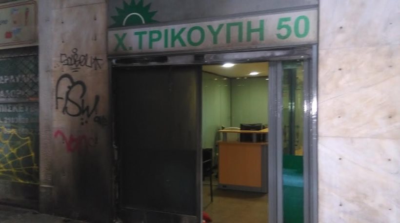 Επίθεση με μολότοφ στα γραφεία του ΠΑΣΟΚ και στο Πολυτεχνείο