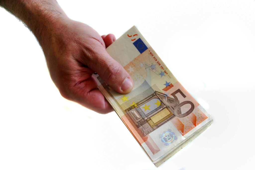 Στα 94,2 δισ. ευρώ οι ληξιπρόθεσμες οφειλές προς το Δημόσιο