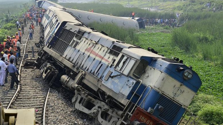 Ινδία: Νεκροί και τραυματίες από εκτροχιασμό τρένου