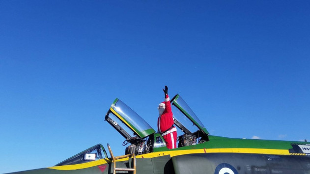 Άγιος Βασίλης με Phantom και F16 στην Λάρισα!