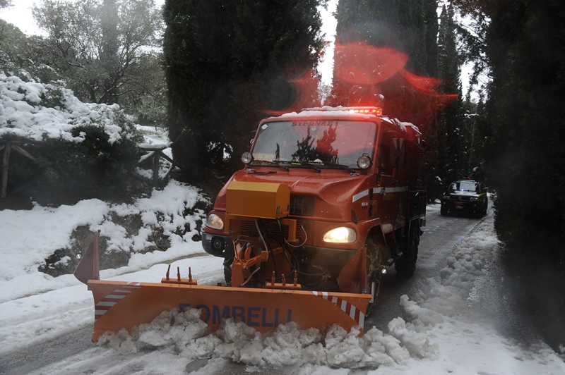 Στα λευκά η Αττική (Video και Photos)