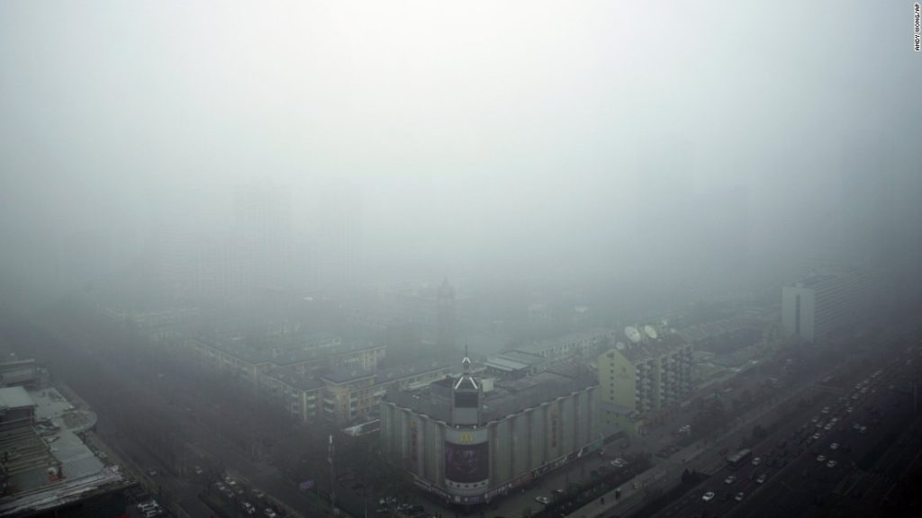 Πεκίνο: «Πορτοκαλί» συναγερμός για την ατμοσφαιρική ρύπανση
