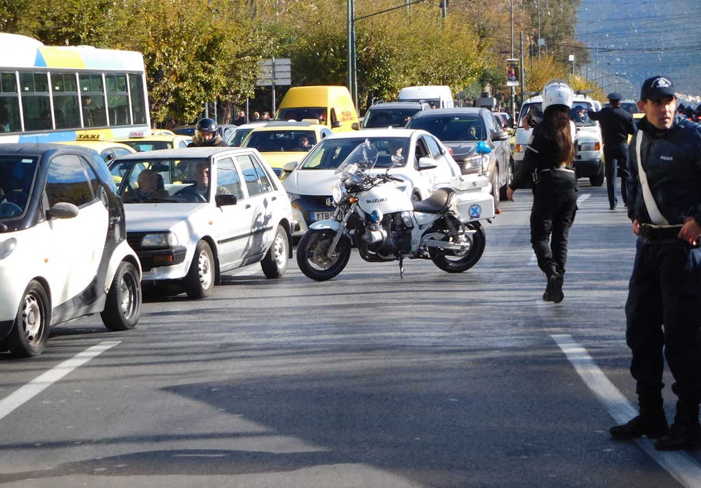 Μετ’ εμποδίων η κυκλοφορία στο κέντρο της Αθήνας, την Πρωτοχρονιά