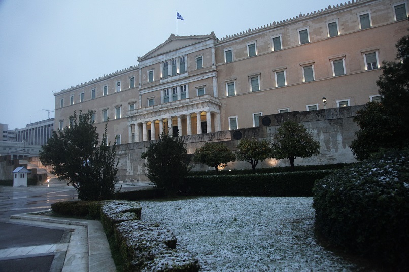 Όχι της Ν.Δ σε προσλήψεις δικαιωμένων συμβασιούχων