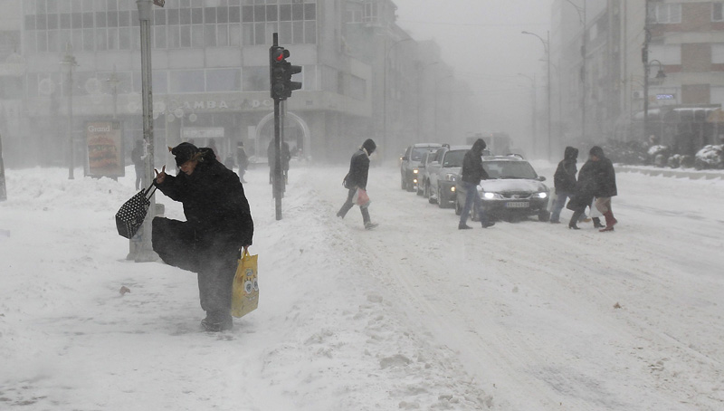 Χιονοθύελλες προκαλούν χάος σε Βουλγαρία και Ρουμανία