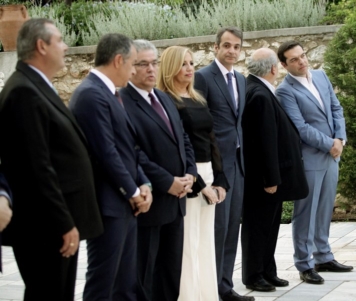 Κυπριακό: Ενημέρωση των πολιτικών αρχηγών από τον πρωθυπουργό
