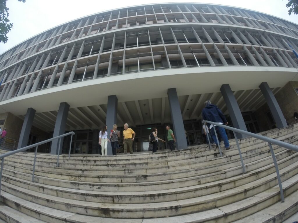 Θεσσαλονίκη: Εκκενώθηκε το δικαστικό μέγαρο ύστερα από τηλεφώνημα για βόμβα