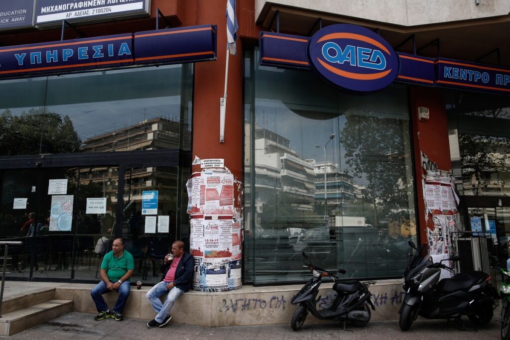 Πάνω από ένα εκατομμύριο Έλληνες άνεργοι
