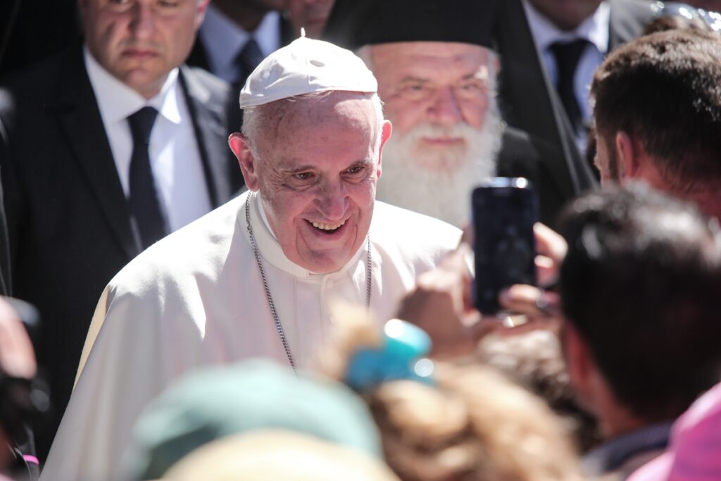 Πάπας Φραγκίσκος: Eπαινοι σε χώρες με πολιτικές υπέρ της υποδοχής μεταναστών