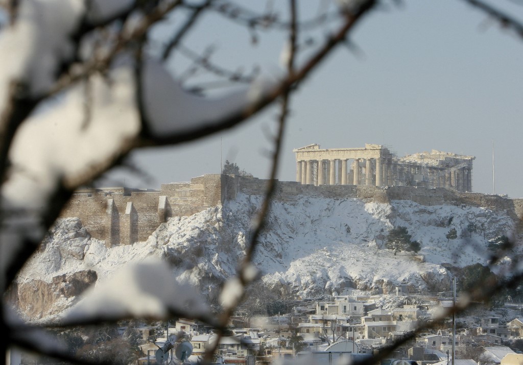 Χιόνι στην Αθήνα – Προβλήματα στην κυκλοφορία των οχημάτων