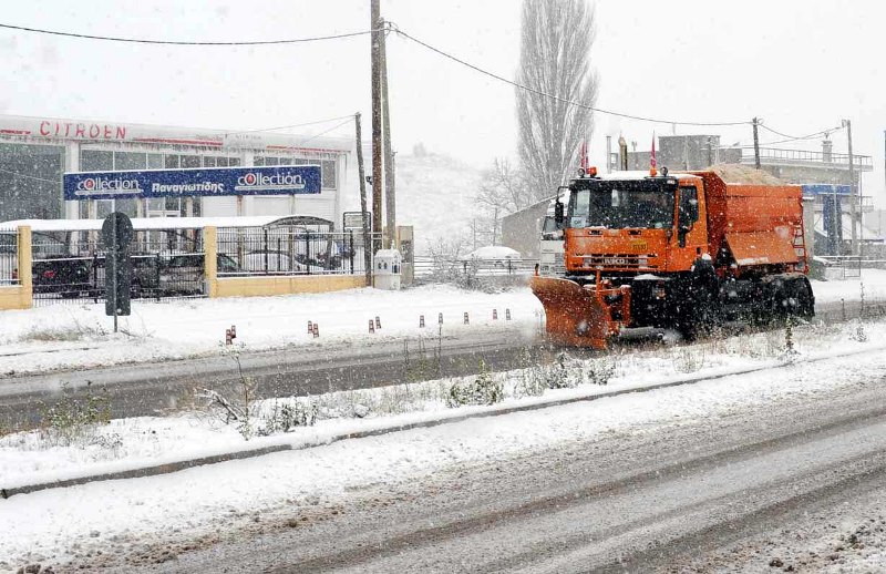 Καιρός: Προβλήματα από τον χιονιά σε Τρίκαλα, Πάτρα, Κέρκυρα –Κλειστοί δρόμοι και πλημμύρες