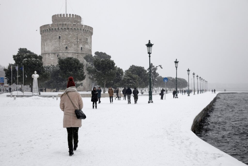 Θεσσαλονίκη: Εισαγγελική παρέμβαση για το χάος από τη χιονόπτωση – Χωρίς αλάτι το αεροδρόμιο «Μακεδονία»