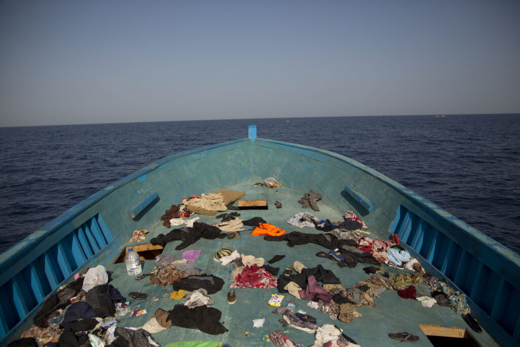 Ναυάγιο με πρόσφυγες στη Μεσόγειο –Τέσσερις πνίγηκαν-180 αγνοούνται
