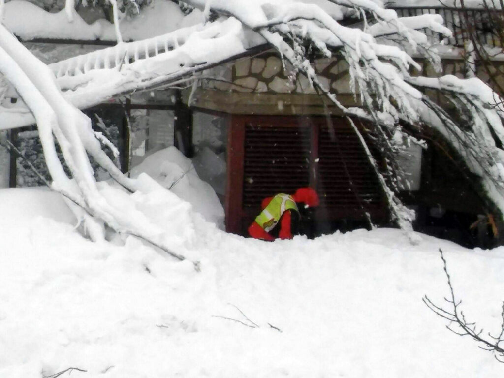 Ιταλία: Στους 14 οι νεκροί – 17 οι αγνοούμενοι στο Rigopiano