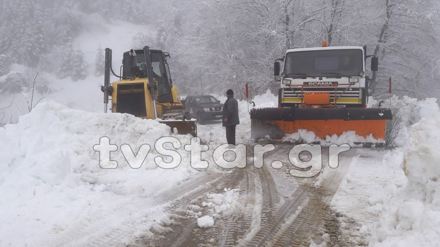 Φθιώτιδα: Χιονίζει επί 27 μέρες –Δεκάδες σπίτια αποκλεισμένα (Video)