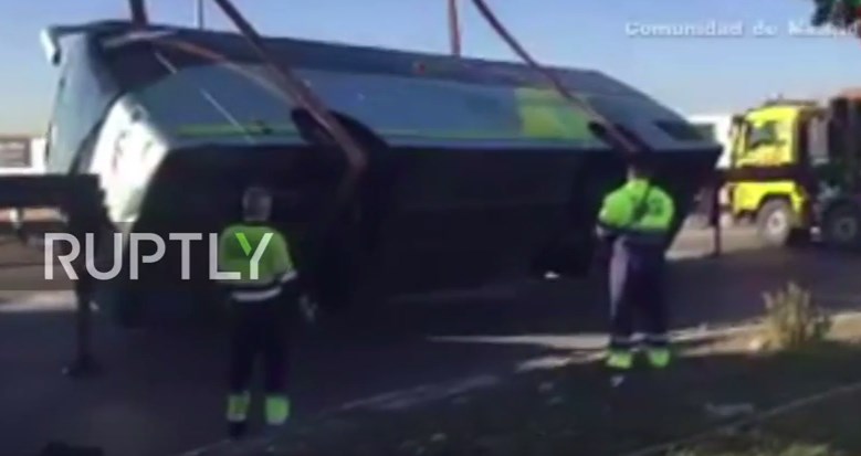 Ισπανία: Αναποδογύρισε σχολικό – Ο οδηγός ήταν υπό την επήρρεια κοκαΐνης (Video)