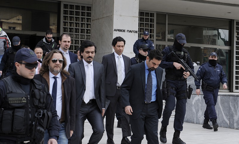 Το Πρωτοδικείο Αθηνών εξετάζει αν θα παραταθεί η κράτηση των Τούρκων Αξιωματικών