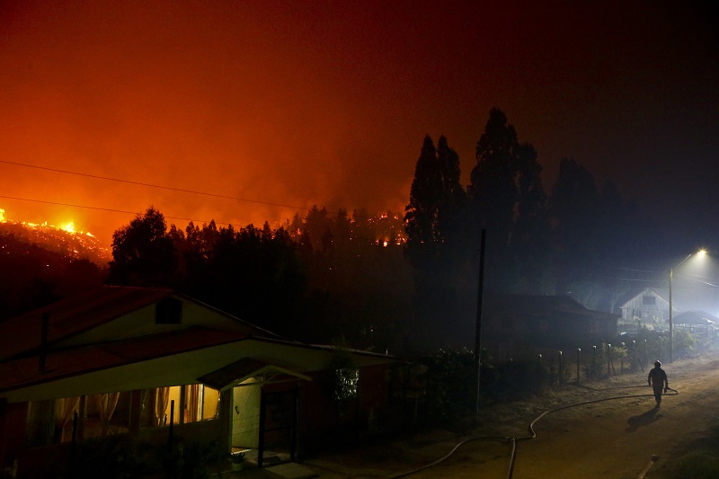 Πύρινη λαίλαπα στη Χιλή: Κάηκαν πάνω από 2,7 εκατ. στρέμματα γης – 9 νεκροί (Photos)
